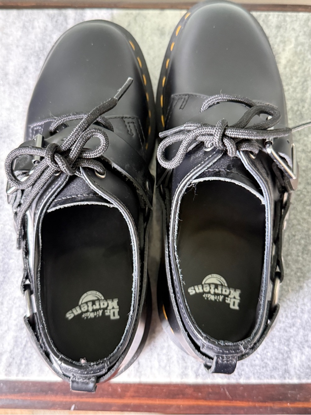 Dr. Martens - HENREE POLISHED SMOOTH LEATHER BUCKLE SHOES - Size USL6/ USM7 - Picture 6 of 8